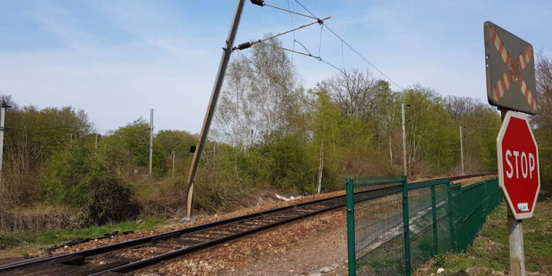 Photo de la caténaire arrachée près d'Achères sur le RER A